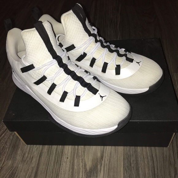 jordan ultra fly 2 low white